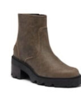 Sorel Women's Ankle Boots in Distressed Brown